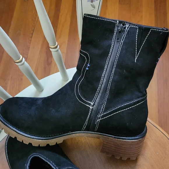 Suede Boots - Picture 5 of 7